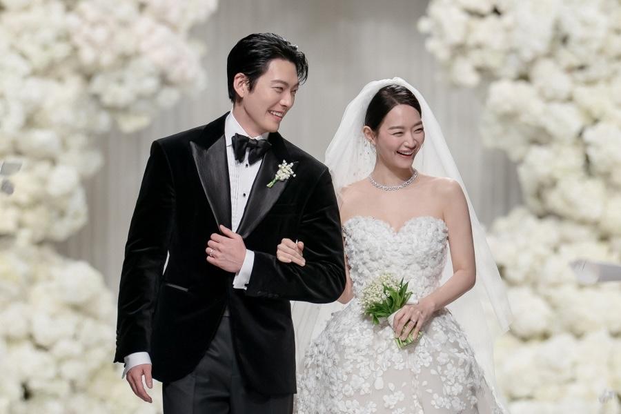 Shin Min Ah and Kim Woo Bin on Honeymoon