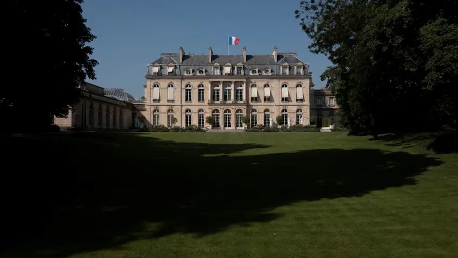 French Presidential Palace Searched in Contracts Probe: What Happened at the Elysee?