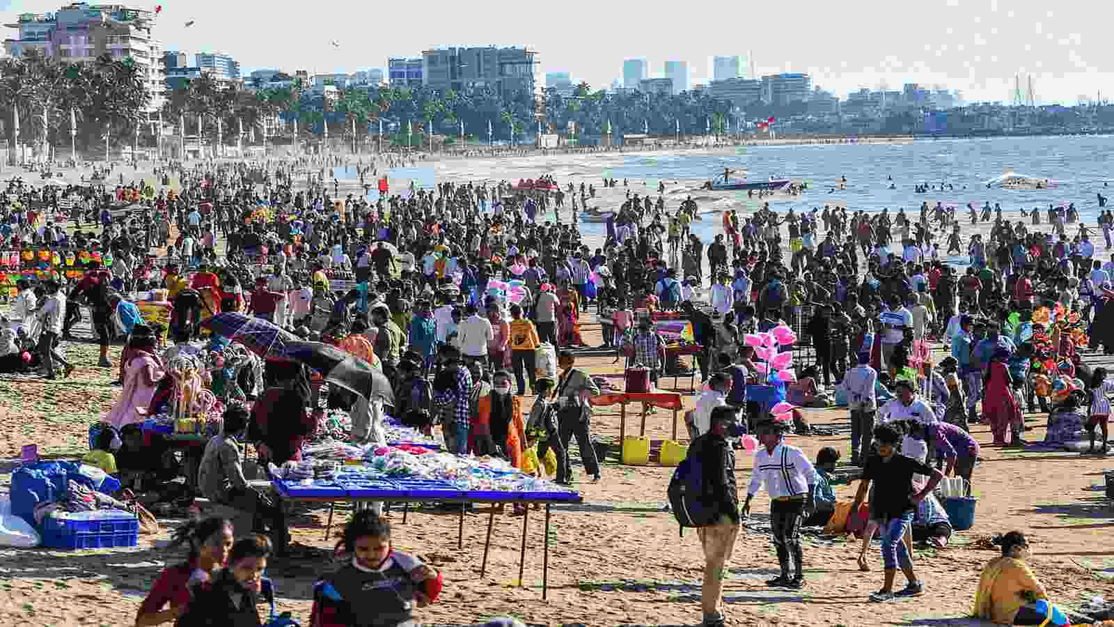 1976 Juhu Beach Video Goes Viral, Sparks Nostalgia and Cleanliness Debate Online