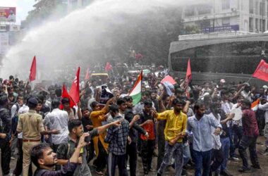 Bihar Patna Protest Today: Police Use Tear Gas, Water Cannons to Stop Students' NEET March